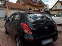 Gebraucht Hyundai i20 Edition 86 PS (63 kW) 2014 Schwarz Kleinwagen