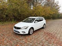 Gebraucht Kia Ceed Spirit 116 PS (85 kW) 2011 Weiß Kleinwagen