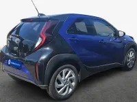 Gebraucht Toyota Aygo X Comfort 72 PS (52 kW) 2022 Juniper blue metallic/ night sky black SUV