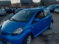 Gebraucht Toyota Aygo 68 PS (50 kW) 2014 Blau Kleinwagen