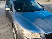 Gebraucht Skoda Superb Ambition 140 PS (102 kW) 2012 Grau Kombi