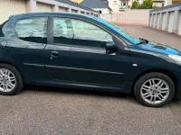 Gebraucht Peugeot 206 75 PS (55 kW) 2011 Grau Kleinwagen