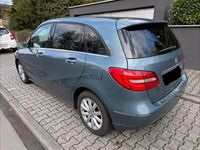 Gebraucht Mercedes B200 156 PS (114 kW) 2012 Blau Van / Kleinbus