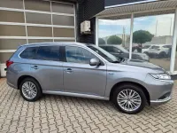 Gebraucht Mitsubishi Outlander P-HEV Basis 135 PS (99 kW) 2021 Grau SUV