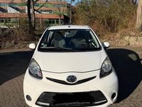 Gebraucht Toyota Aygo 68 PS (50 kW) 2012 Weiß Kleinwagen