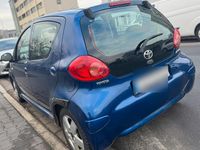 Gebraucht Toyota Aygo 68 PS (50 kW) 2007 Blau Kleinwagen