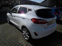 Gebraucht Ford Fiesta Titanium 125 PS (91 kW) 2018 Frostweiß Kleinwagen