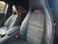 Gebraucht Mercedes A180 Urban 122 PS (89 kW) 2014 Rot Limousine