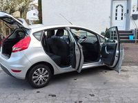 Gebraucht Ford Fiesta Titanium 82 PS (60 kW) 2012 Silber Kleinwagen