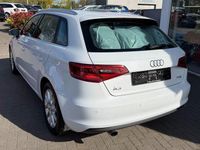 Gebraucht Audi A3 Attraction 110 PS (80 kW) 2016 Weiß Limousine