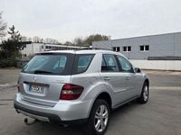 Gebraucht Mercedes ML320 224 PS (164 kW) 2007 Silber SUV