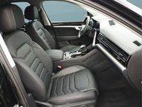 Gebraucht VW Touareg 231 PS (169 kW) 2024 Schwarz SUV