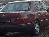 Gebraucht Mercedes 230 132 PS (97 kW) 1992 Rot Limousine