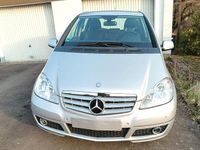 Gebraucht Mercedes A180 115 PS (84 kW) 2011 Silber Kleinwagen