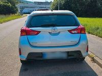 Gebraucht Toyota Auris 132 PS (97 kW) 2013 Silber Kleinwagen