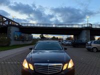 Gebraucht Mercedes E220 170 PS (125 kW) 2011 Blau Limousine