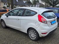 Gebraucht Ford Fiesta 60 PS (44 kW) 2016 Weiß Kleinwagen