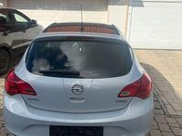 Second-hand Opel Astra 140 CP (102 kW) 2013 Alb Berlinǎ