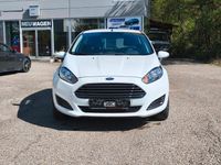 Gebraucht Ford Fiesta Trend 82 PS (60 kW) 2015 Weiß Kleinwagen
