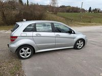 Gebraucht Mercedes B180 109 PS (80 kW) 2010 Silber Van / Kleinbus