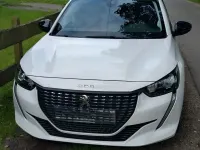 Gebraucht Peugeot 208 Allure 102 PS (75 kW) 2023 Weiß Kleinwagen