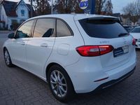 Usata Mercedes B220 190 CV (139 kW) 2022 Bianco Monovolume
