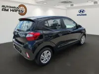 Gebraucht Hyundai i10 Select 63 PS (46 kW) 2024 Phantom black / met Kleinwagen