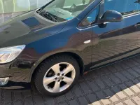 Second-hand Opel Astra 140 CP (102 kW) 2010 Negru Hatchback