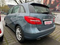 Gebraucht Mercedes B200 156 PS (114 kW) 2012 Universumblau Van / Kleinbus