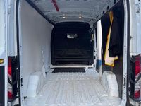 Second-hand Ford Transit 170 CP (125 kW) 2018 Alb Monovolum