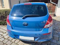 Gebraucht Hyundai i20 101 PS (74 kW) 2014 Blau Kleinwagen