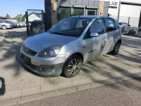 Gebraucht Ford Fiesta 69 PS (50 kW) 2006 Polarsilber metallic Kleinwagen