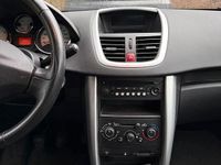 Gebraucht Peugeot 207 95 PS (69 kW) 2012 Grau Kleinwagen