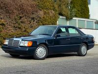 Gebraucht Mercedes E200 118 PS (86 kW) 1990 Blau Limousine