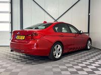Gebraucht BMW 316 Executive 136 PS (100 kW) 2013 Rot Limousine