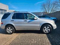 Gebraucht Mercedes ML270 163 PS (119 kW) 2001 Silber SUV