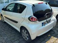 Gebraucht Toyota Aygo 68 PS (50 kW) 2011 Weiß Kleinwagen