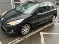 Gebraucht Peugeot 207 95 PS (69 kW) 2012 Schwarz Limousine