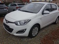 Gebraucht Hyundai i20 Classic 86 PS (63 kW) 2013 Coral white / sol Kleinwagen
