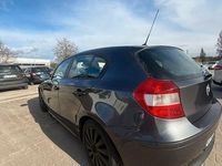Gebraucht BMW 118 129 PS (94 kW) 2004 Schwarz Kleinwagen