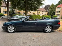 Gebraucht Mercedes CLK230 197 PS (144 kW) 2001 Blau Cabrio