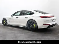 Gebraucht Porsche Panamera 4S E-Hybrid 544 PS (400 kW) 2024 Carraraweißmetallic Kleinwagen
