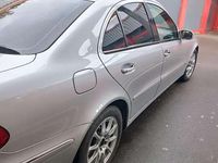Gebraucht Mercedes E220 Elegance 150 PS (110 kW) 2002 Silber Limousine