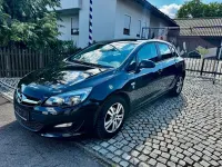 Gebraucht Opel Astra Selection 140 PS (102 kW) 2015 Schwarz Limousine