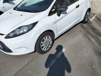 Gebraucht Ford Fiesta Trend 60 PS (44 kW) 2012 Weiß Kleinwagen