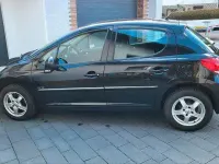 Gebraucht Peugeot 207 95 PS (69 kW) 2011 Schwarz Kleinwagen