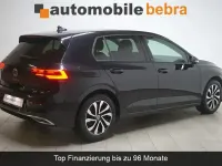 Używany VW Golf VIII Active 150 KM (110 kW) 2022 Czarny Sedan/Limuzyna