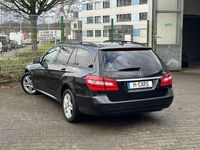 Gebraucht Mercedes E200 135 PS (99 kW) 2011 Schwarz Kombi