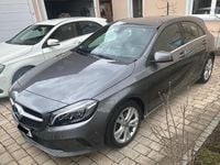 Gebraucht Mercedes A180 122 PS (89 kW) 2017 Grau Kleinwagen
