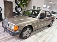 Gebraucht Mercedes 190 118 PS (86 kW) 1990 Gold Limousine